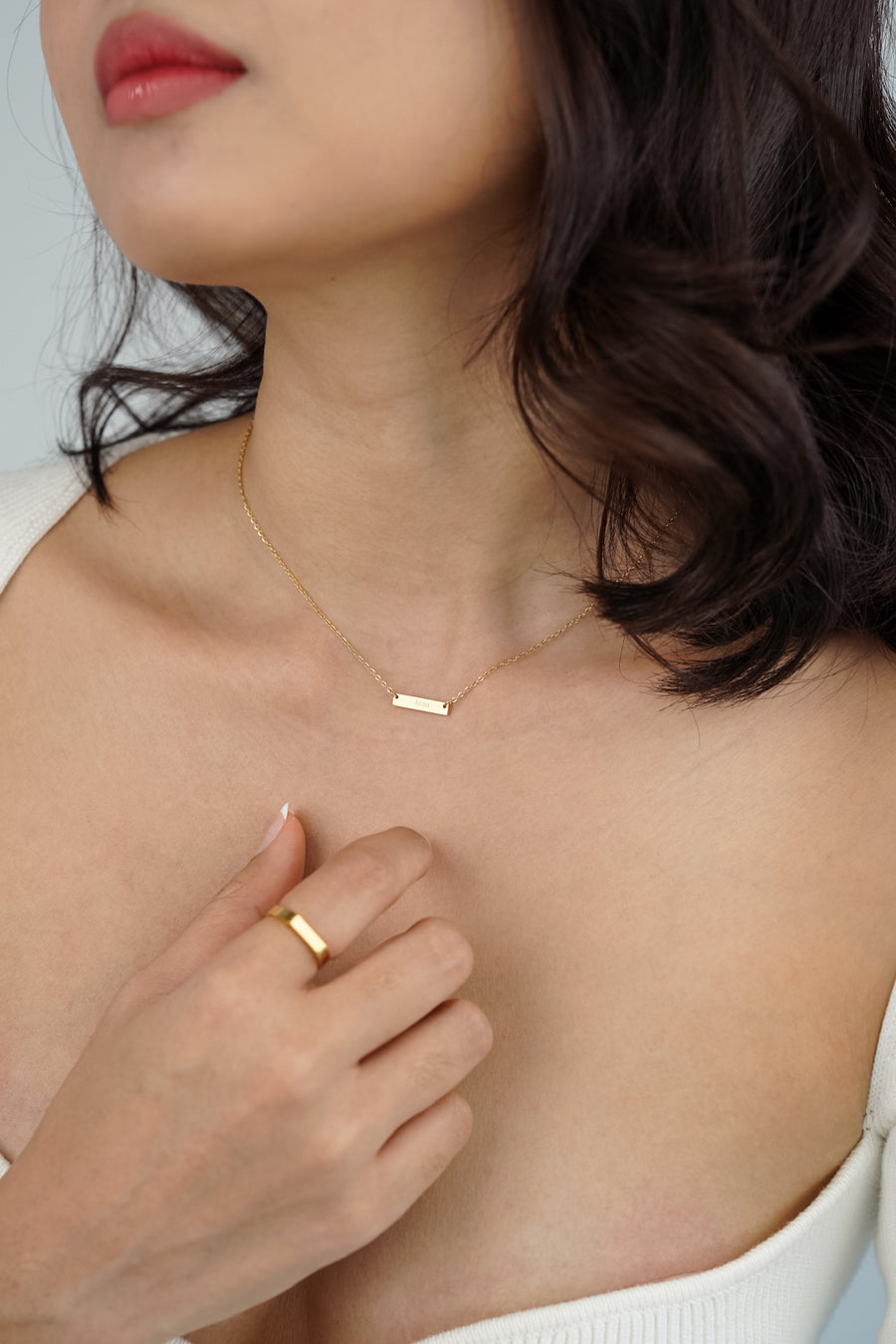 Ari Bar Pendant Engravable Necklace (Gold)