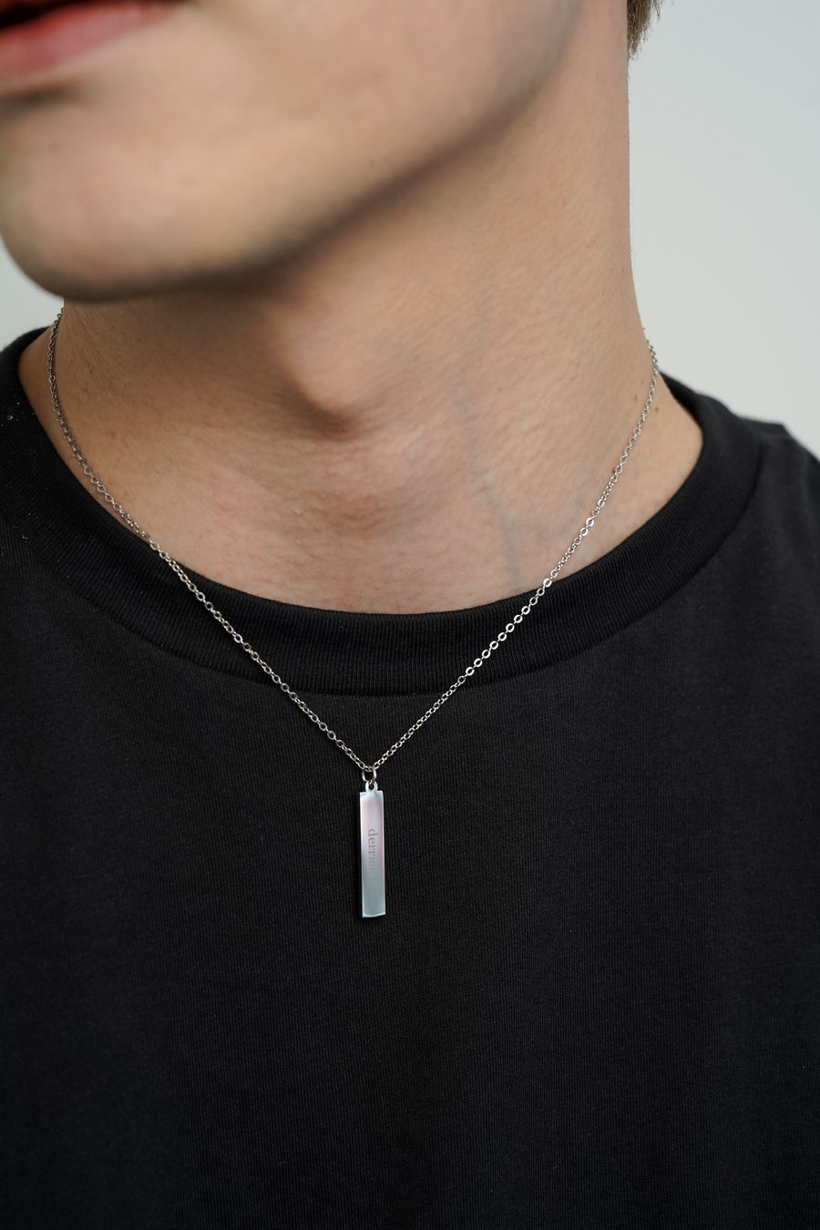 Skylar Vertical Engravable Bar Necklace (Silver)