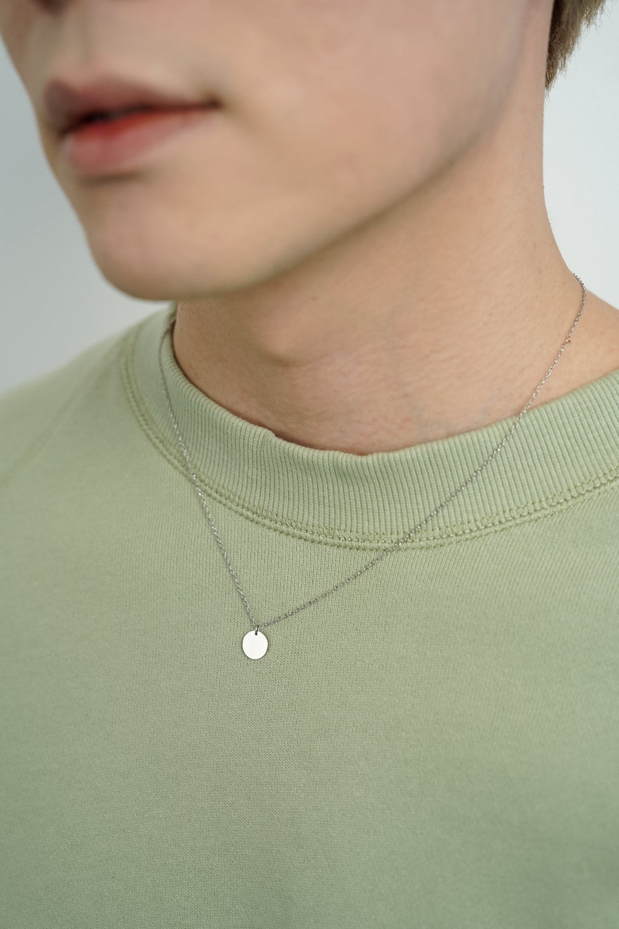 Remi Round Pendant Engravable Necklace (Gold)